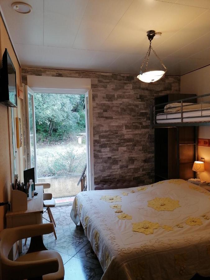 Les Deux Lions Hotel Alairac ภายนอก รูปภาพ